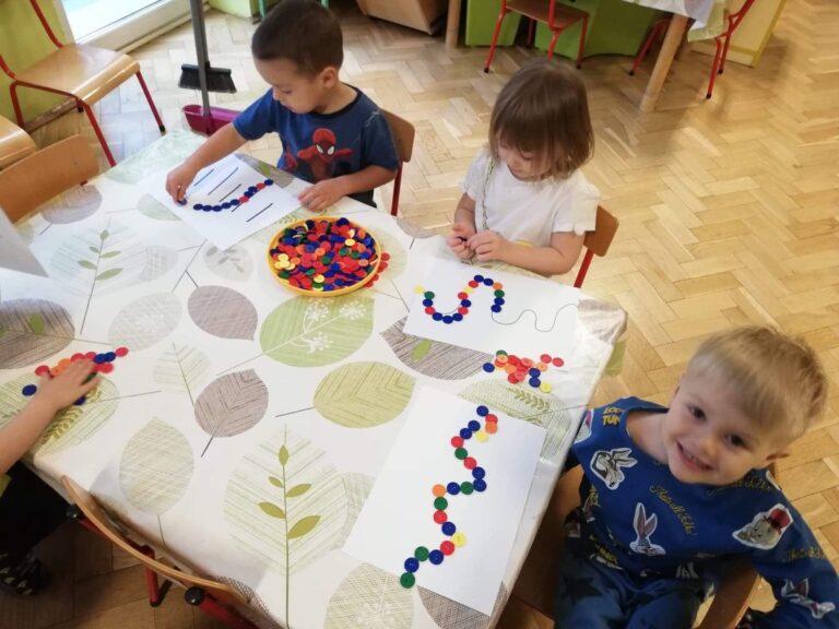 Smerfy usprawniają rączki