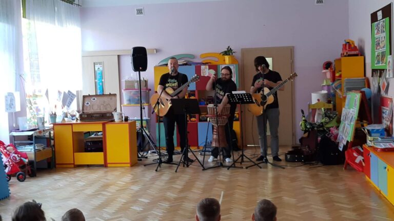 Koncert zespołu „Mała Orkiestra Dni Naszych”.