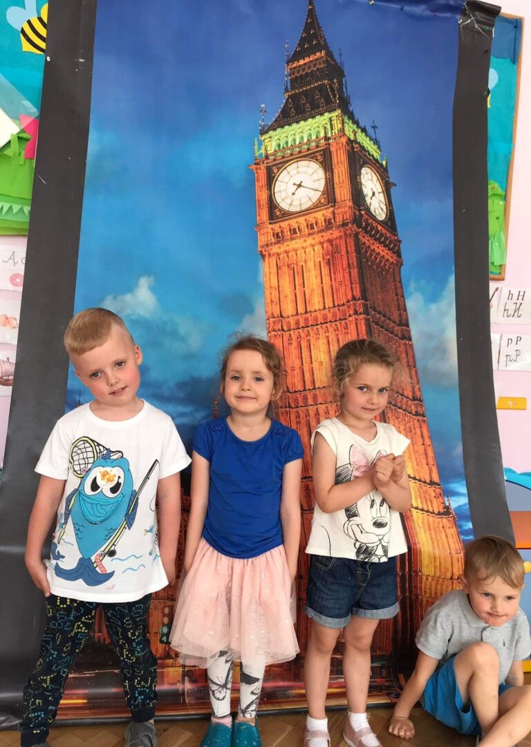 Projekt edukacyjny pt. „One, two, three play with me” w grupie Kotków.