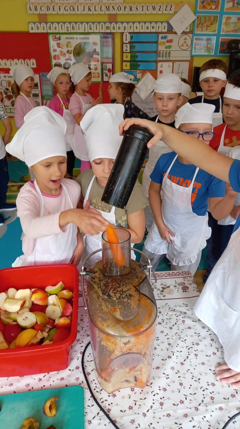 „Biedronki przygotowują pyszny sok”