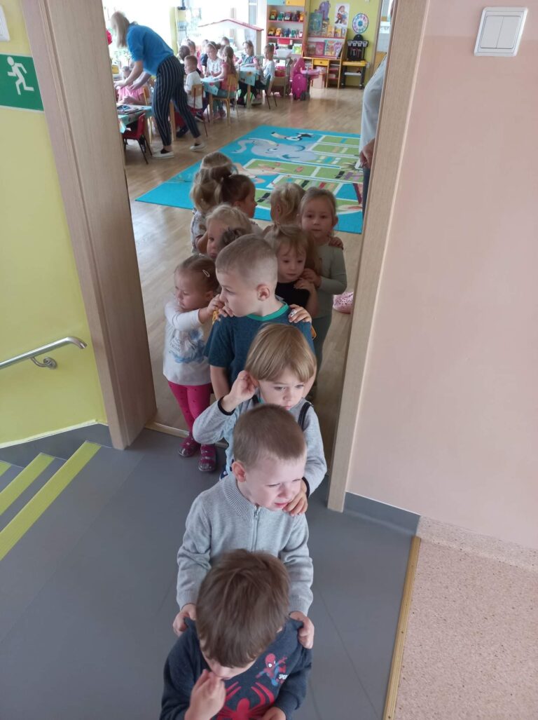 „Żabki” poznają swoje przedszkole😊