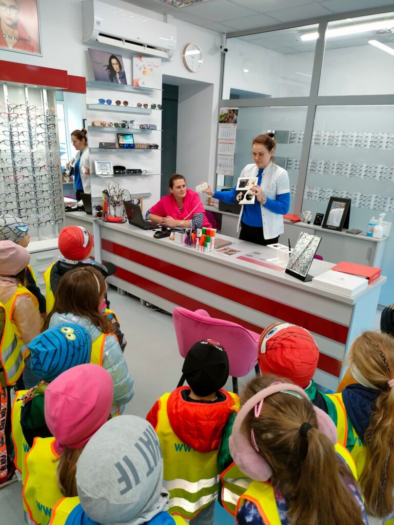 Wycieczka „Misiów” do Zakładu Optycznego „Pan Hilary”