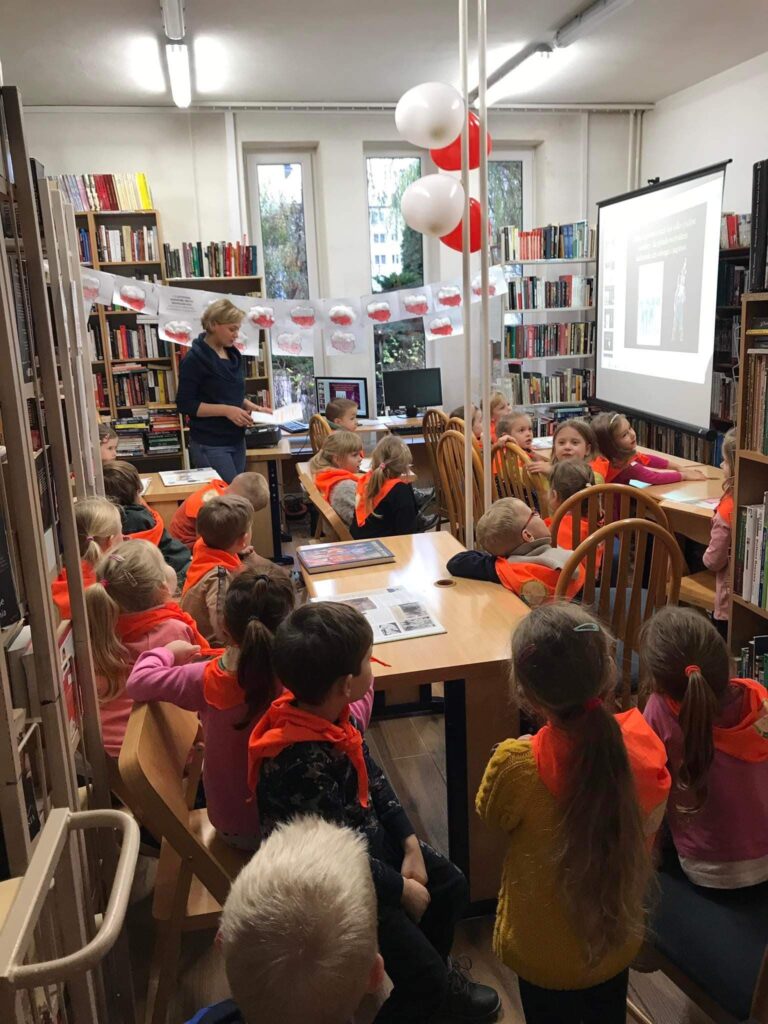 Grupa Kotki- Wizyta w bibliotece📚📚📚