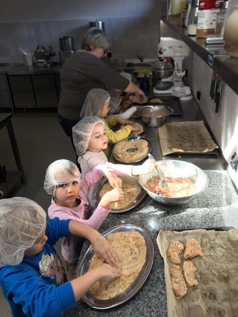 Wycieczka grupy Kotki do Klimczyc-Kolonia