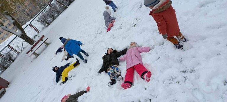 Zabawy na świeżym powietrzu „ŻABEK”