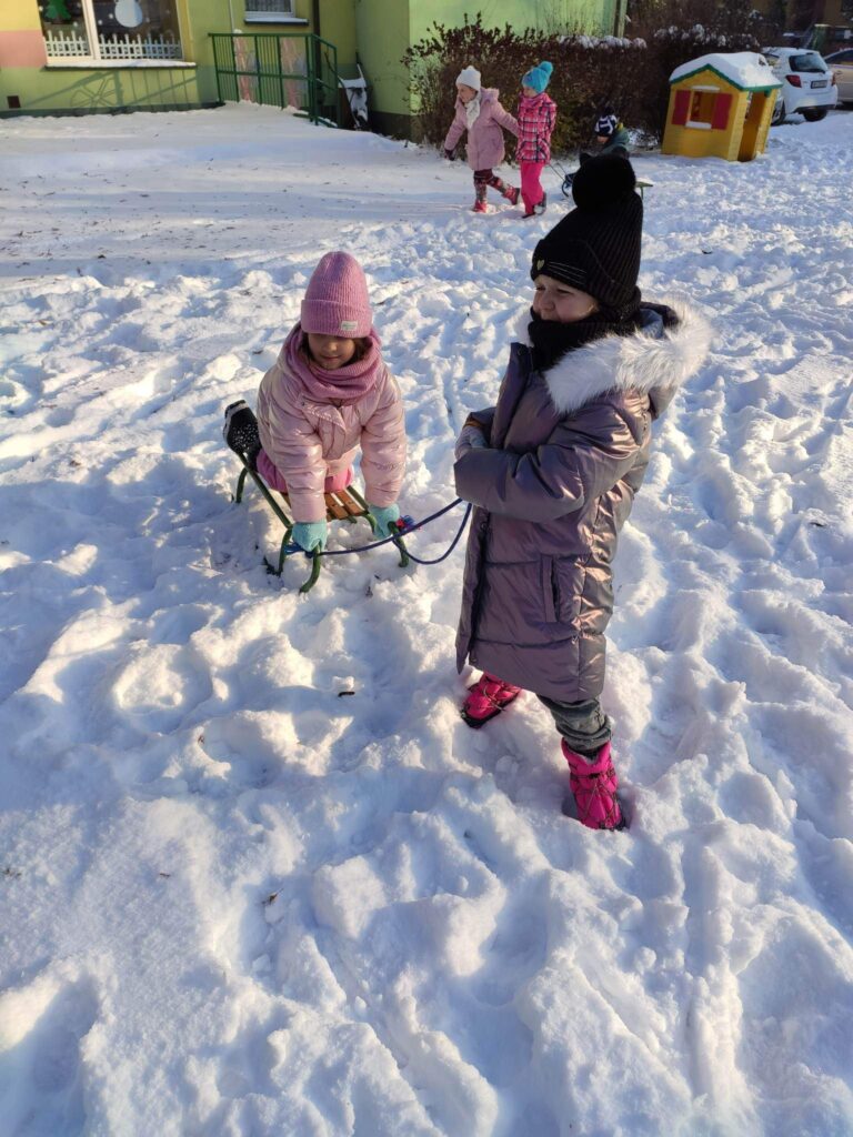 Zimowe zabawy „Misiów” na śniegu❄️🌨️🛷