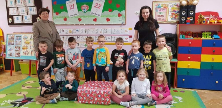 Akcja charytatywna „Wrzuć cukierka do pudełka, radość dzieci będzie wielka”