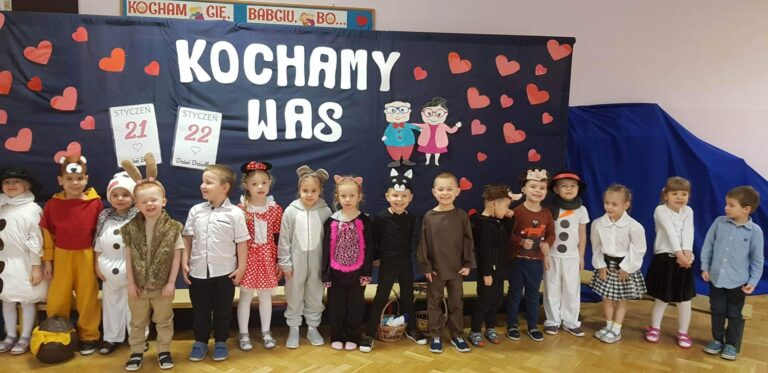 Dzień Babci i Dziadka w grupie ” Smerfy” 25.01.2023 r.