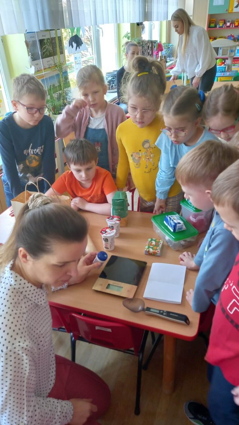 Biedronki pieką ciasteczka