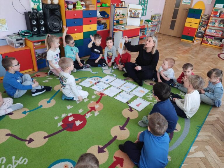 Wiosenne kodowanie w gr.,, Smerfy” w ramach realizacji Ogólnopolskiego Programu,, Uczymy Dzieci Programować”