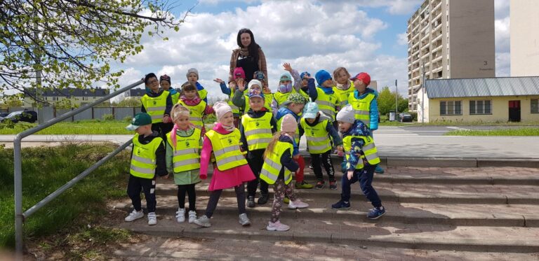 Wycieczka na skrzyżowanie z sygnalizacją świetlną.