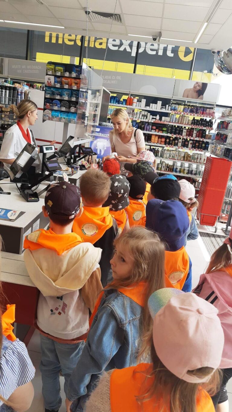 Wyjście Kotków do drogerii Rossman