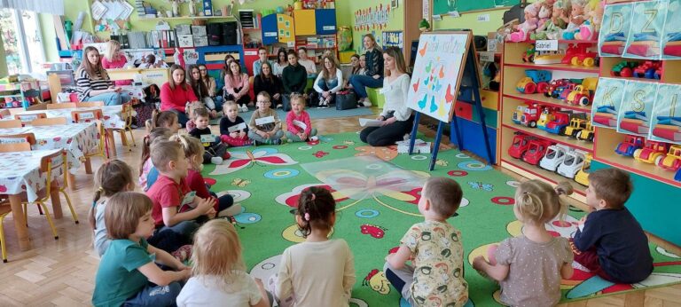 Studenci UPH w gr. ” Żabki”