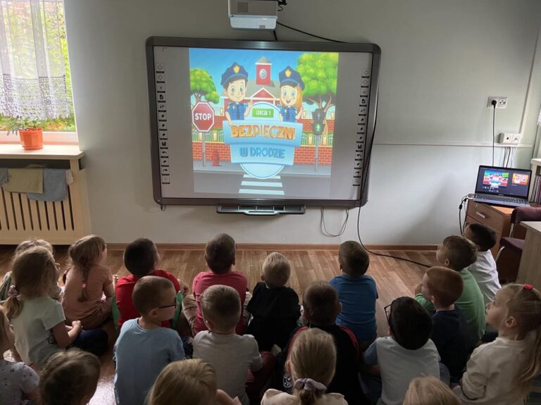 Realizacja programu ,,Dzieci Uczą Rodziców” w grupie ,,Smerfy”