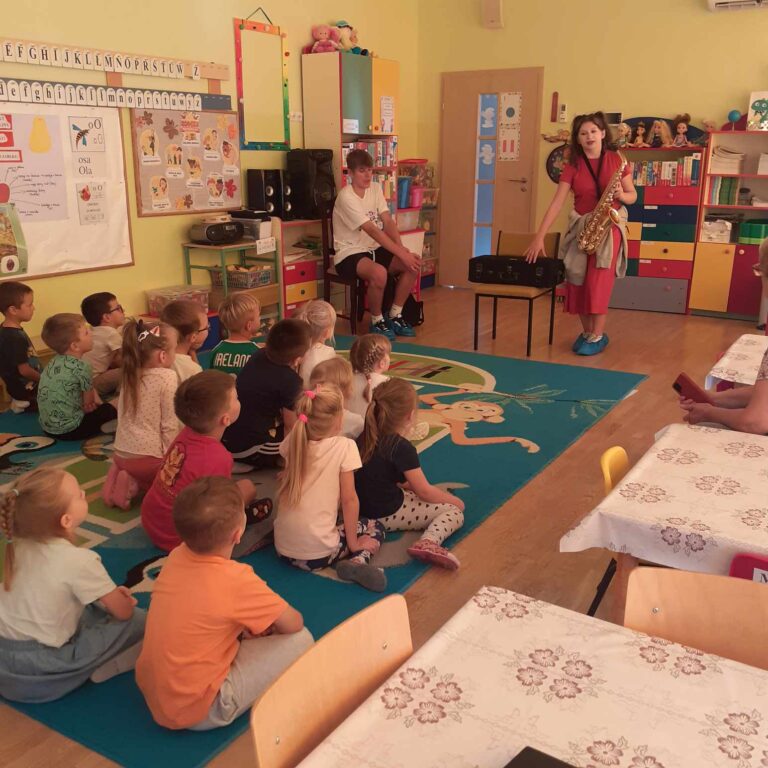 Spotkanie z muzyką w grupie ,,Smerfy” i ,,Kotki”