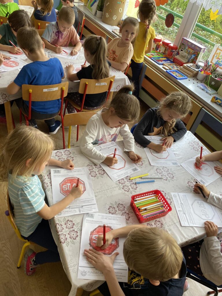 Realizacja projektu edukacyjnego „Dzieci uczą rodziców” w grupie Kotki
