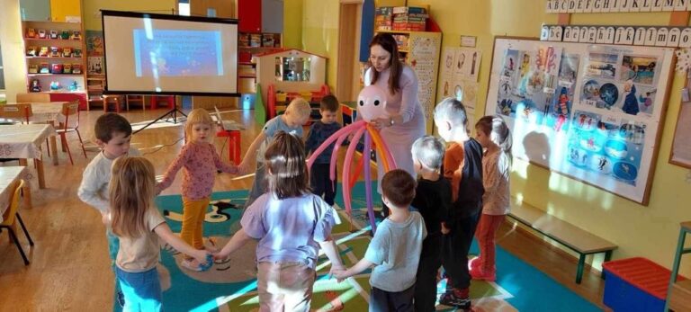 Zajęcia rozwijające kompetencje społeczno-emocjonalne pt. „O złośnicy ośmiornicy”  z elementami bajkoterapii.