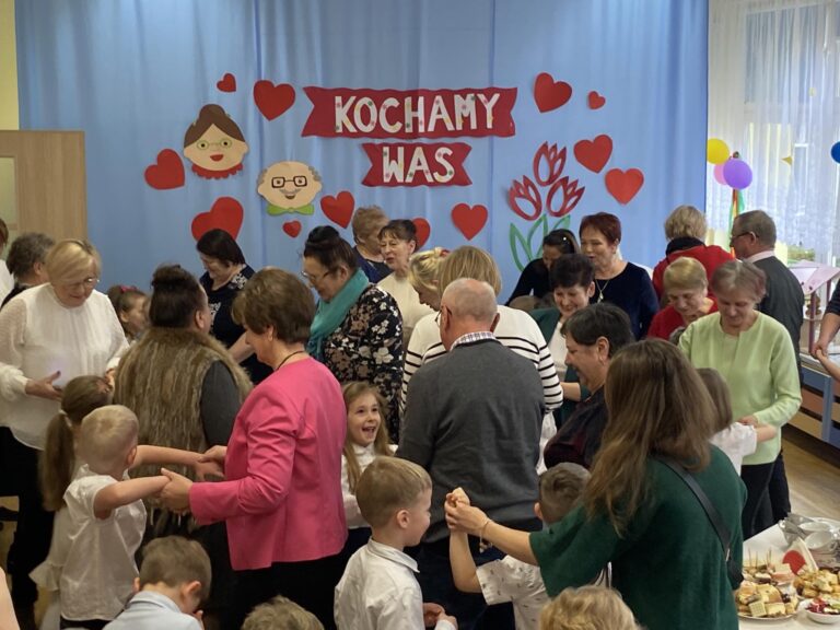 Dzień Babci i Dziadka w grupie V ♥️☺️