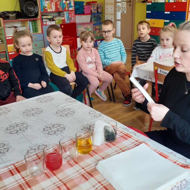 Realizacja projektu edukacyjnego ,,Woda” w grupie ,,Smerfy” 💦🚰