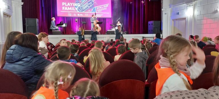 „Jazz Dzieciom-koncert zespołu Playing Family”
