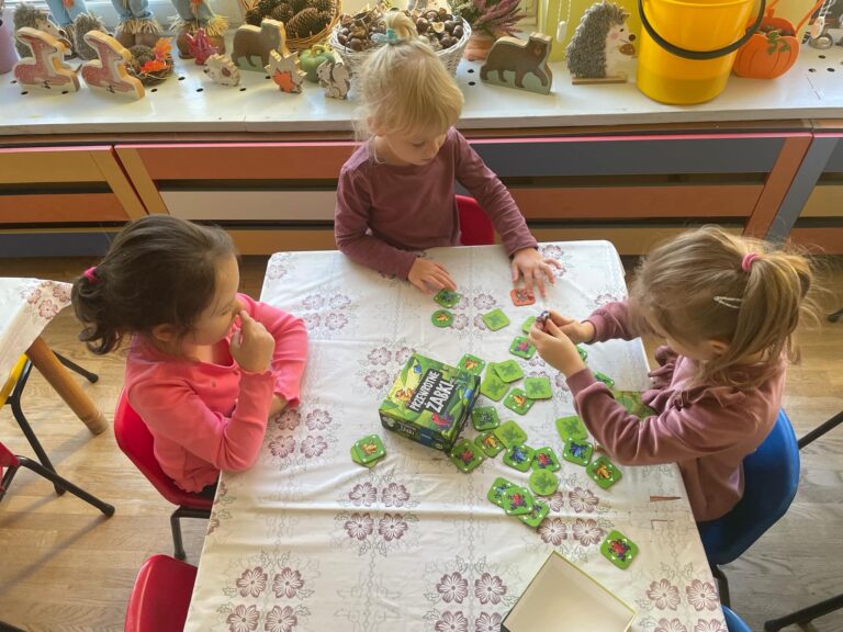 Dzień Gier Planszowych w gr. „Żabki” – 18.10.24 r. 🎲🎲🎲