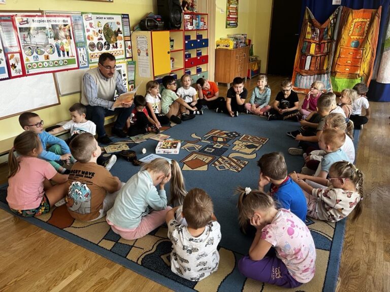 Spotkanie ,,Smerfów” z Panem Antonim z Biblioteki Pedagogicznej w Siedlcach
