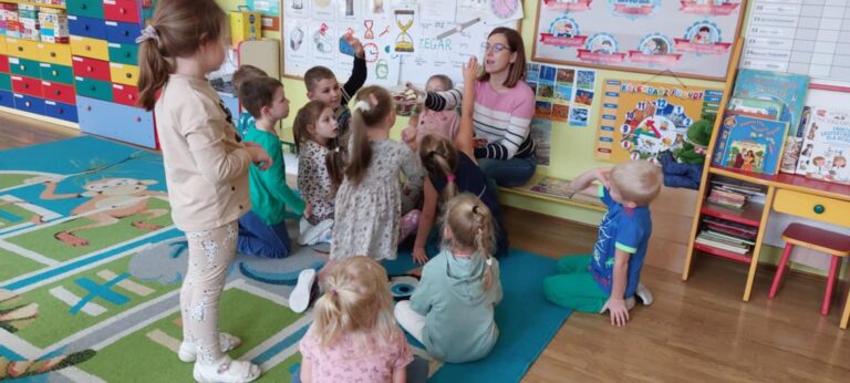 „Cała Polska Czyta Dzieciom w grupie Żabki”