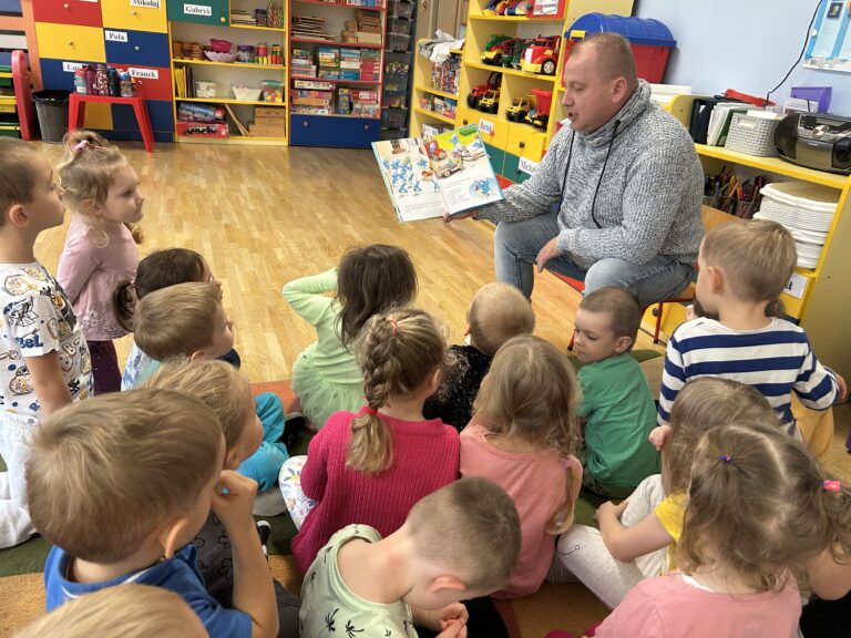 Akcja „Cała Polska czyta dzieciom” w grupie „Pszczółek”