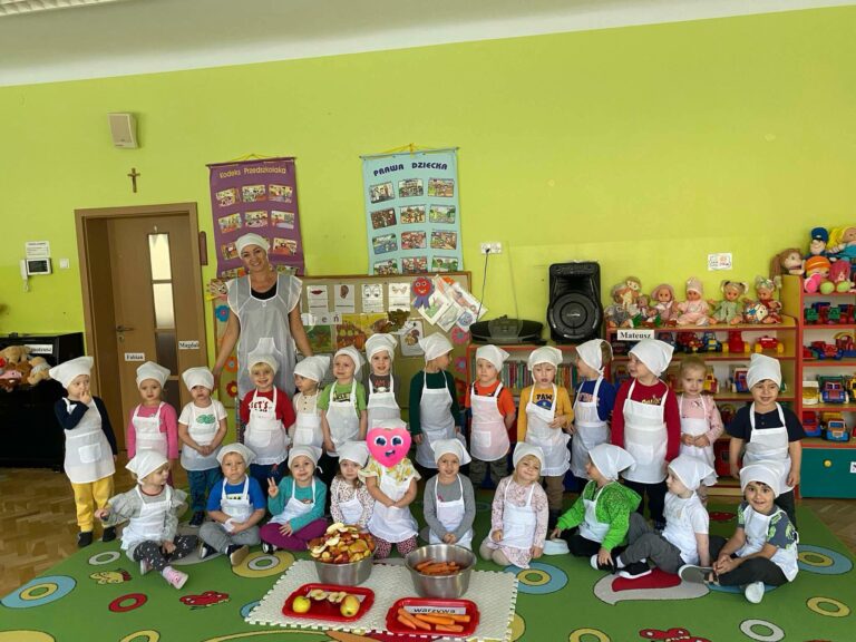 Pyszny sok jabłkowo- marchwiowy w grupie „Kotki”_🍎🥕