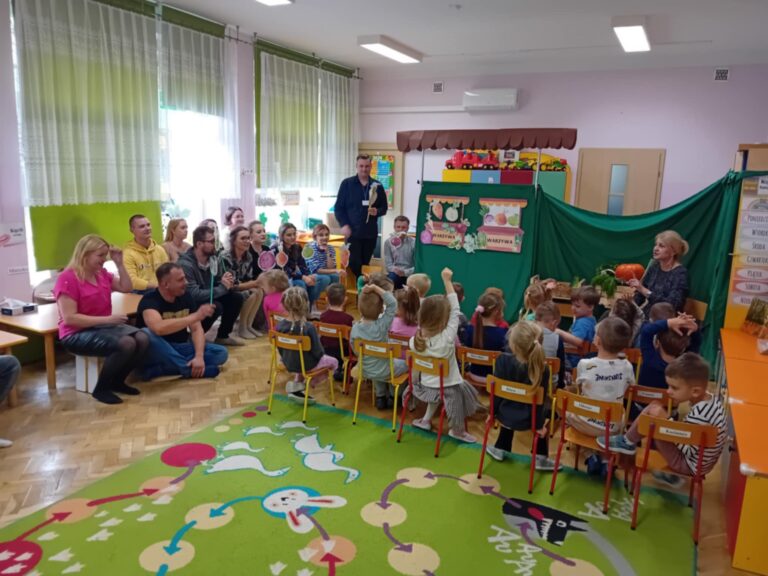 Teatr Rodziców u „Biedronek”