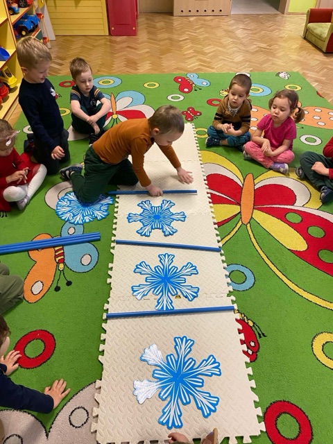 Realizacja projektu edukacyjnego „Sensoryczna_tęcza” w grupie I