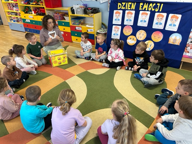 „Dzień_Emocji” w grupie „Pszczółek”🙂😃😞😡
