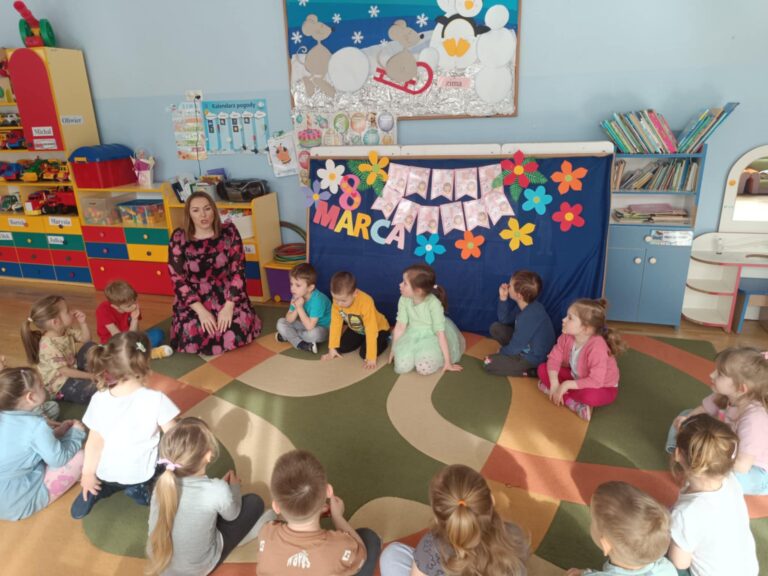 Dzień Kobiet w grupie III „Pszczółki”