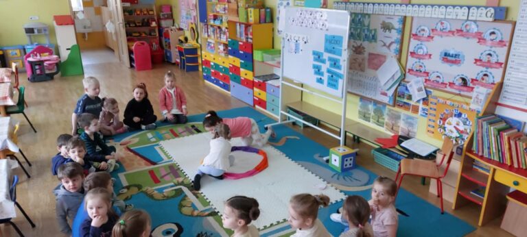 „Historia pączkiem_się toczy…”