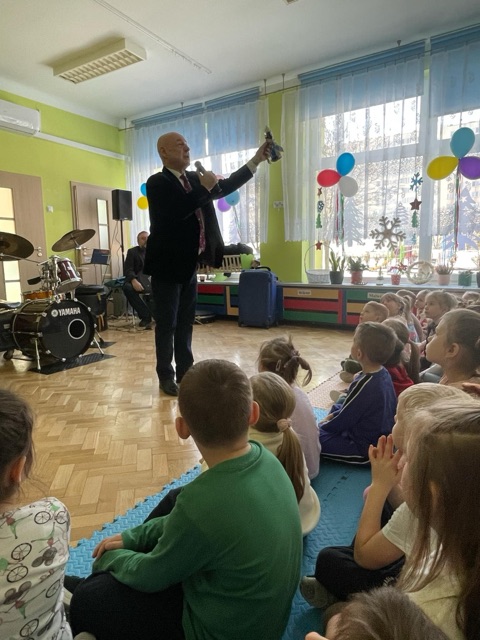 21.02.2025 r. – Koncert zespołu Limbos pt. „Muzyczne_witaminy”_🎤🥁🎵🎸🎹