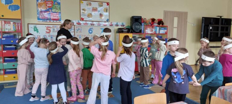 Międzynarodowy_Dzień Matematyki w grupie ,,Smerfy” i ,,Żabki”_➕➖🧮