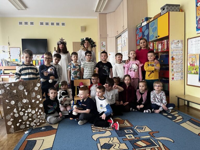 Spotkanie biblioteczne w grupie ,,Smerfy”_📖📚