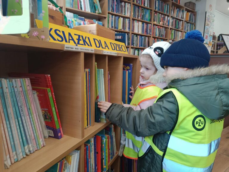 Wycieczka piesza do Miejskiej Biblioteki