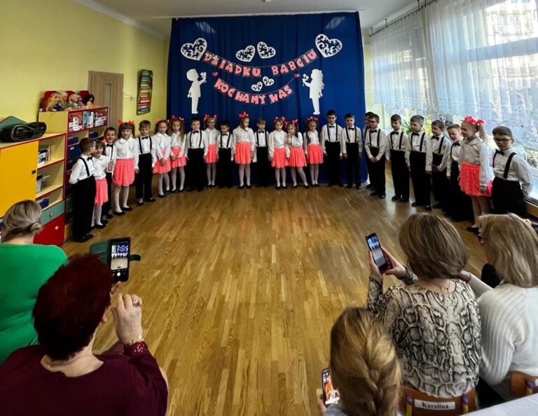 Dzień Babci i Dziadka w grupie „Smerfy” 28.01.2025r.