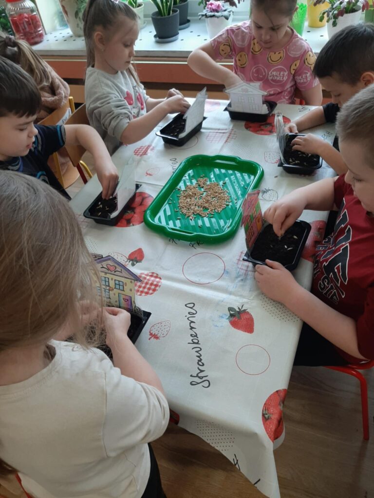 „Zielone ogródki” w grupie Smerfów_🌿🌱