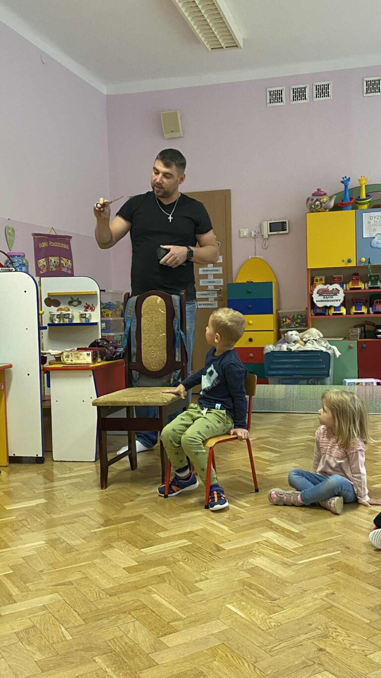 Prezentacja zawodu fryzjera w grupie II „Kotki”💇‍♂