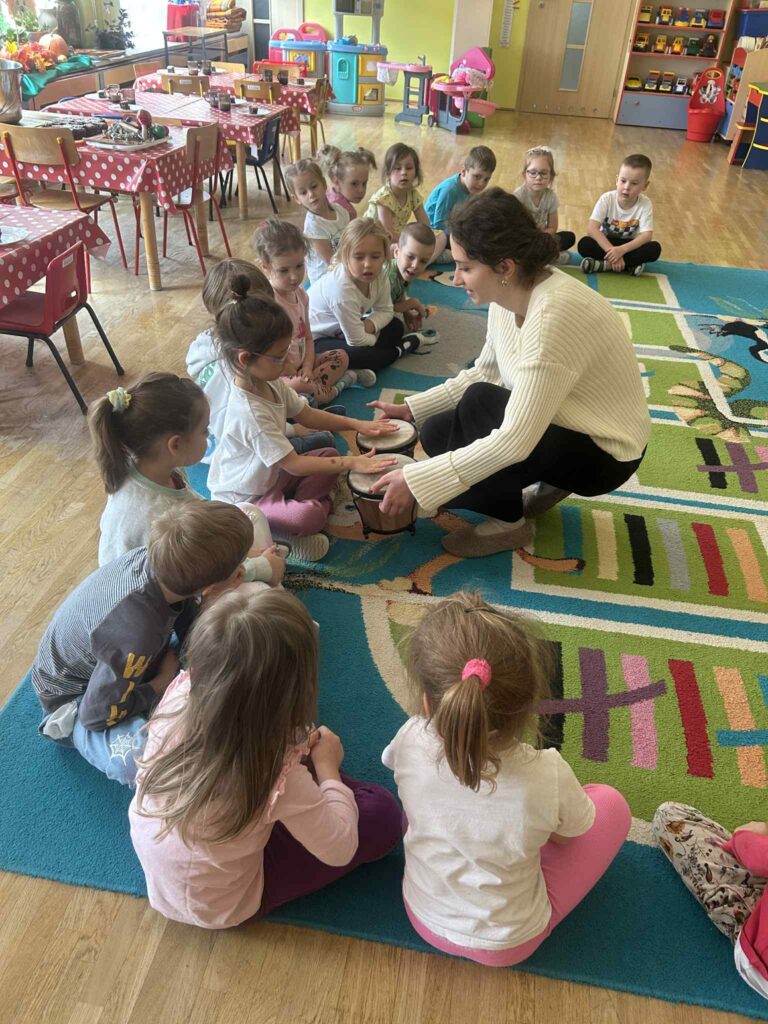 🎵 Zabawy rytmiczne i muzyczne z Ewą C. 🎶