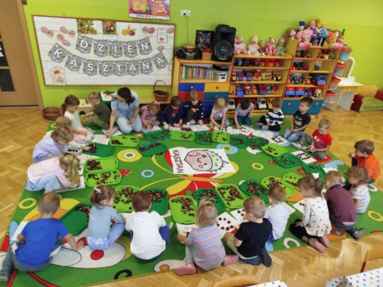 🍁 Kasztanowe zabawy u ,,Smerfów”_🍁