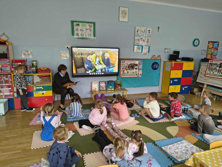 Gr. „Biedronki” włączyła_się w obchody Ogólnopolskiego Dnia Głośnego Czytania.