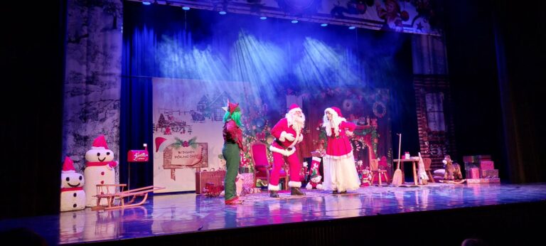 ” Wycieczka gr. II, gr. III, gr. IV oraz gr. V do CKiS w Siedlcach na spektakl pt.: Gdzie jesteś kochany Święty_Mikołaju? „