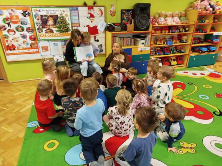 Udział w akcji ,,Cała Polska czyta dzieciom” w grupie ,, Smerfy”_📕📚