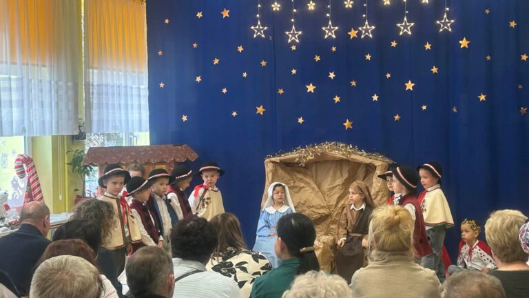 Dzień Babci i Dziadka w grupie IV „Pszczółki” – pełen uśmiechów, wzruszeń i wspólnej radości ❤️ 16.01.2026 r.