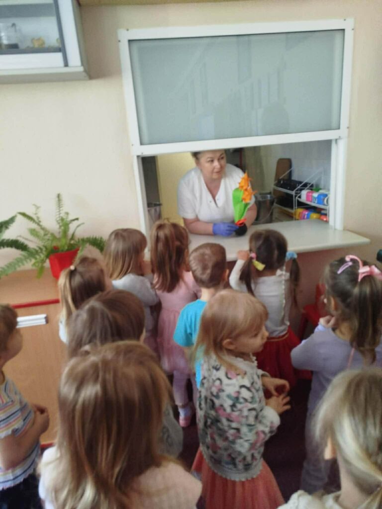 Poznanie zawodów kobiet przez gr. ,,Smerfy”