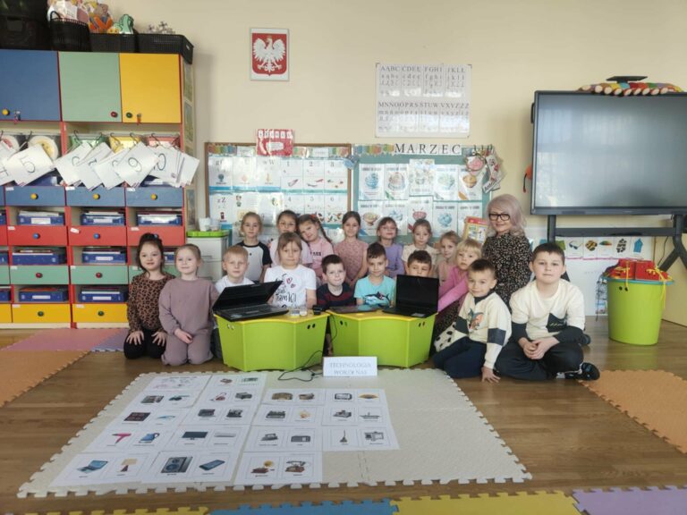 „Podróż przez świat technologii w gr. Żabki”