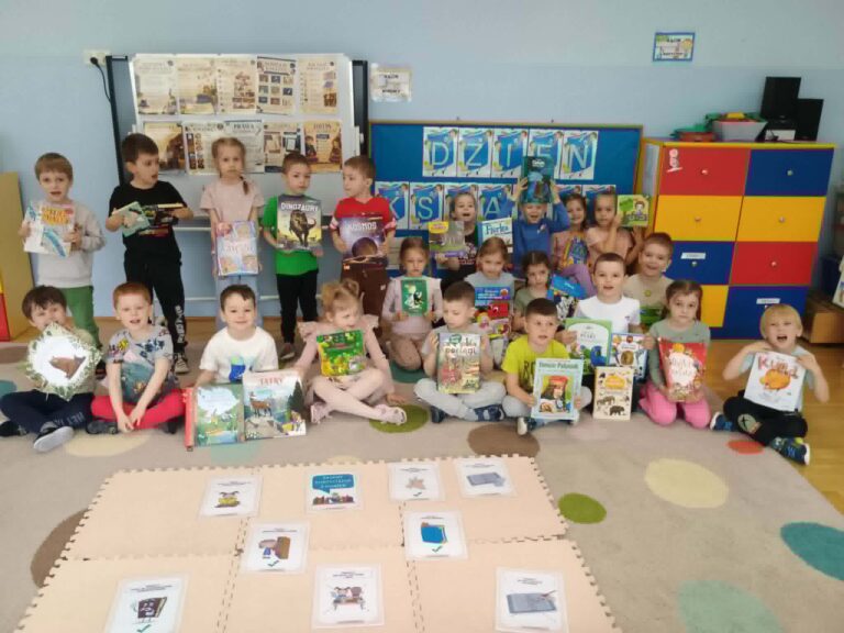 „Dzień książki” w grupie III „Biedronki”